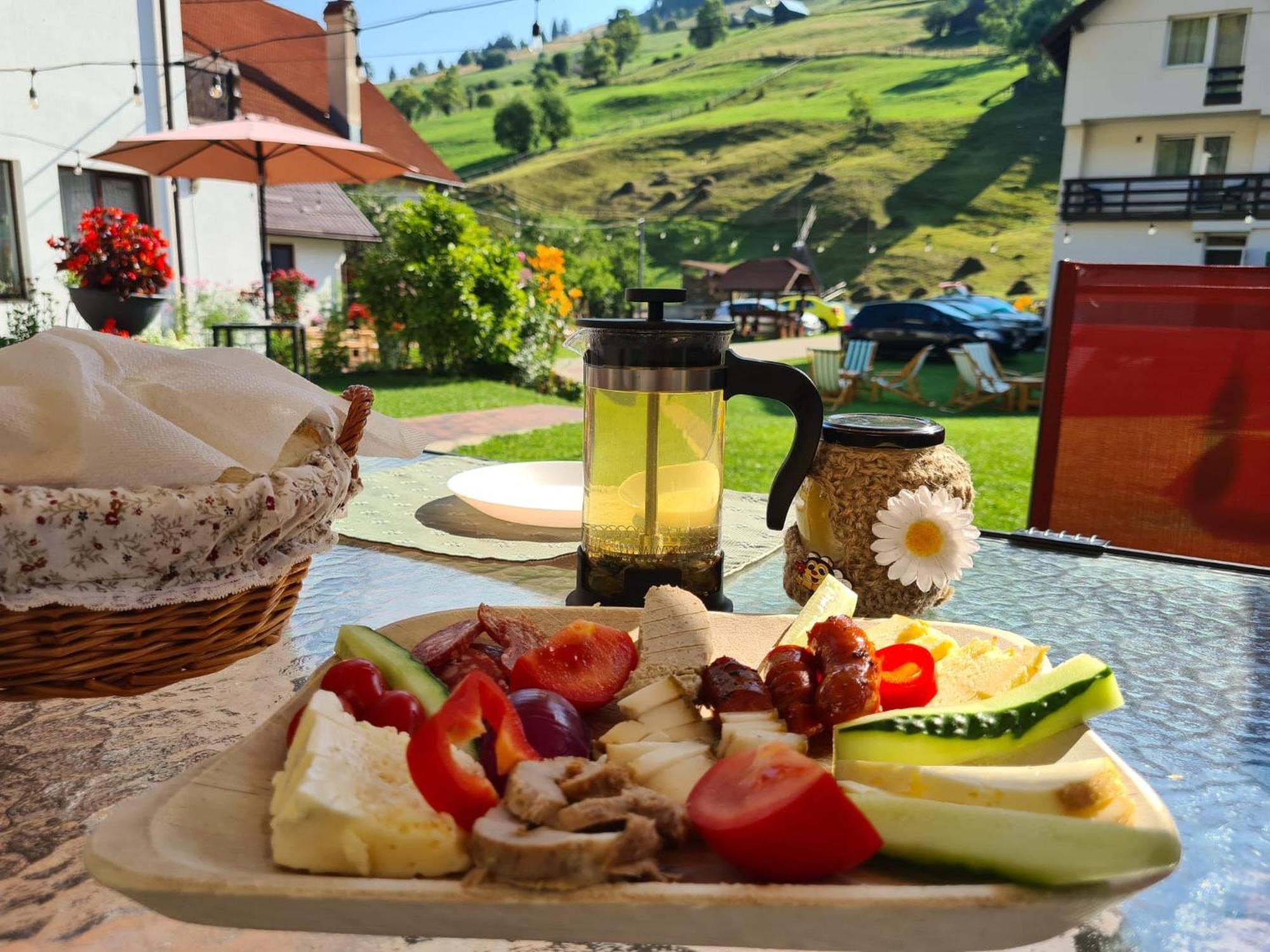 Casa Mia Hotell Moeciu De Sus Exteriör bild