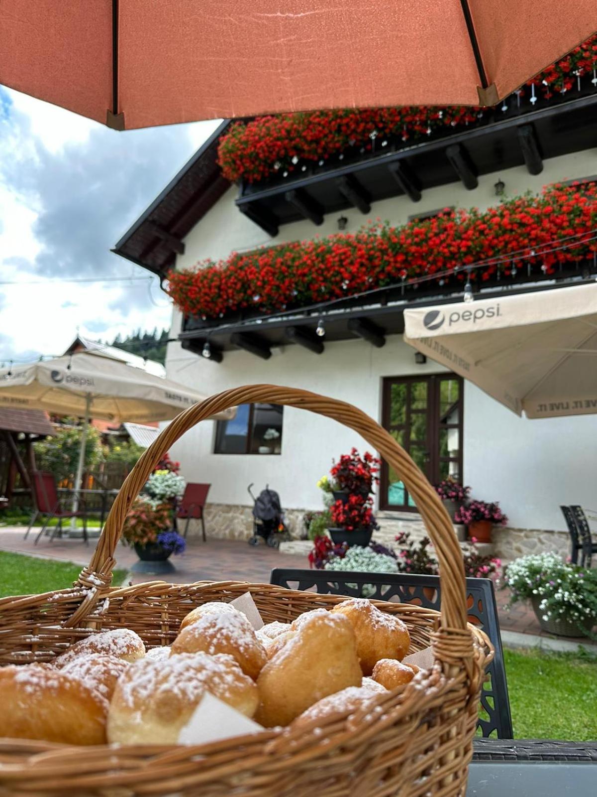 Casa Mia Hotell Moeciu De Sus Exteriör bild
